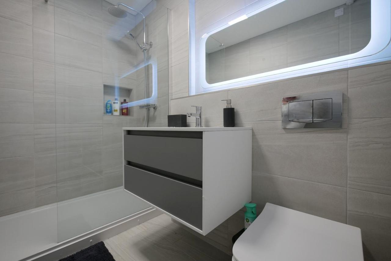 Crewe Short Lets 1 Victoria Court, Crewe Apartment Exterior photo