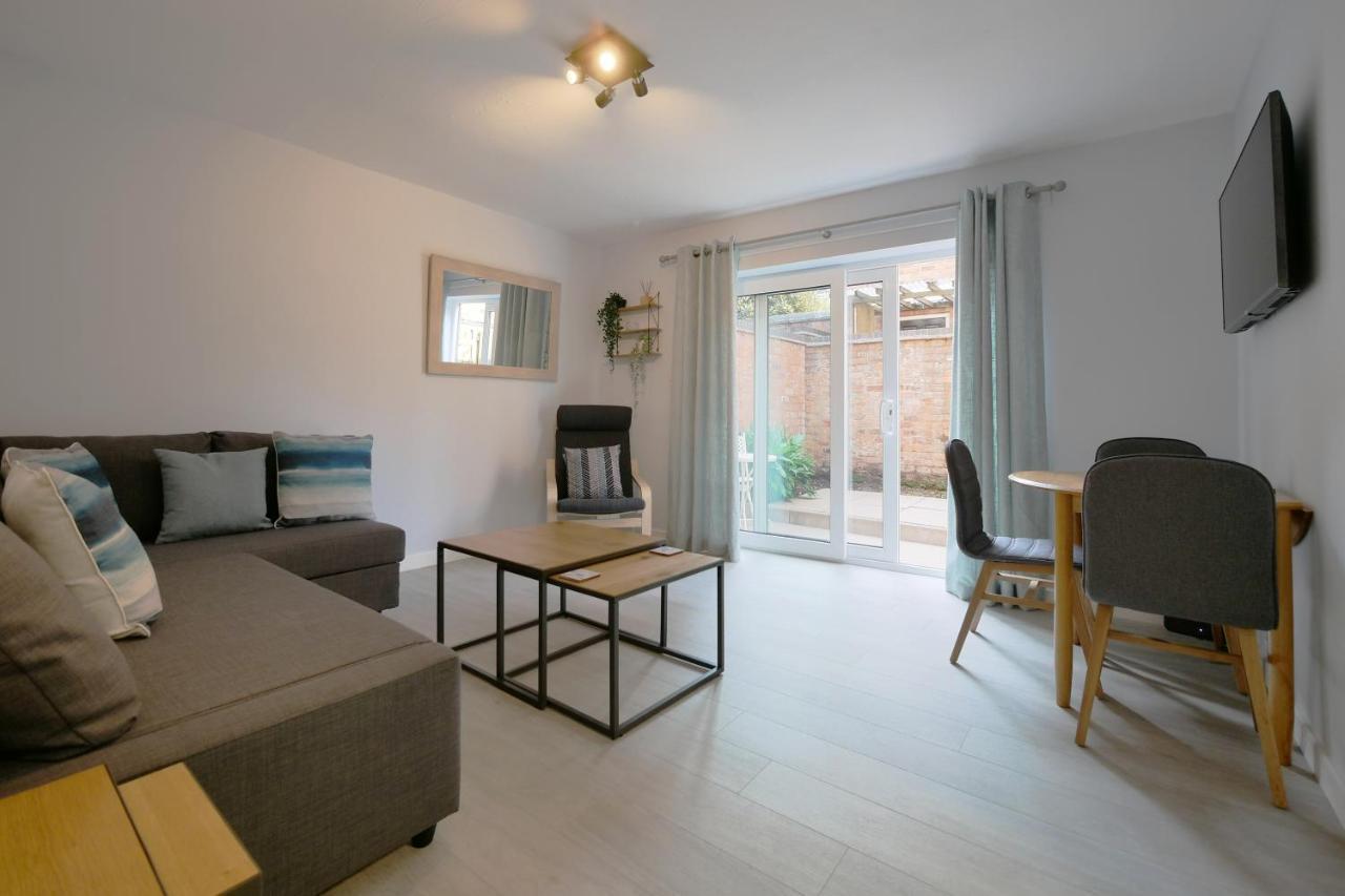 Crewe Short Lets 1 Victoria Court, Crewe Apartment Exterior photo