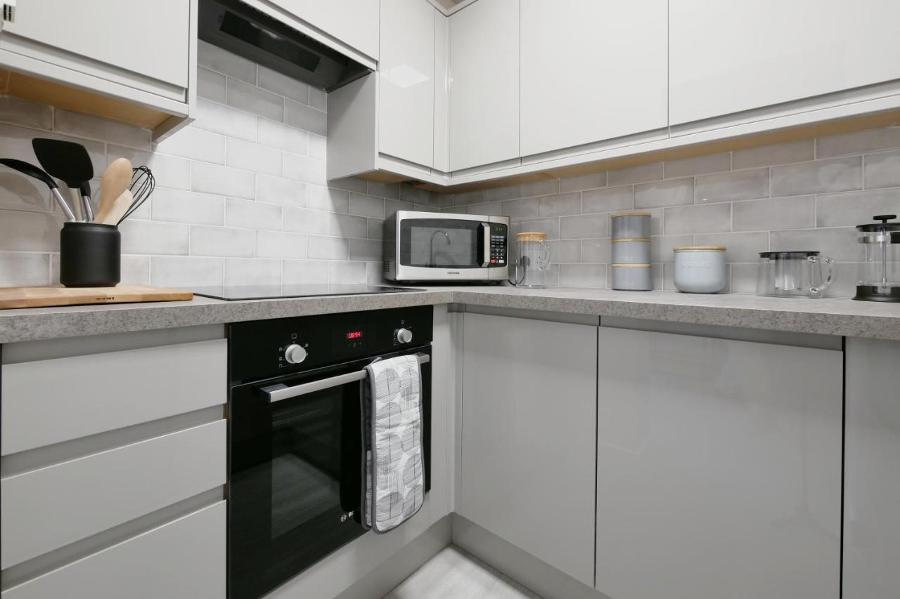 Crewe Short Lets 1 Victoria Court, Crewe Apartment Exterior photo