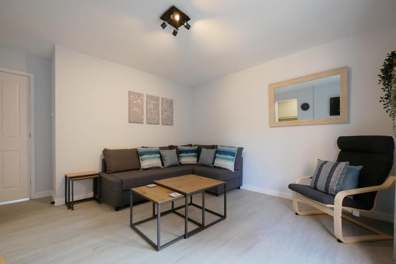 Crewe Short Lets 1 Victoria Court, Crewe Apartment Exterior photo