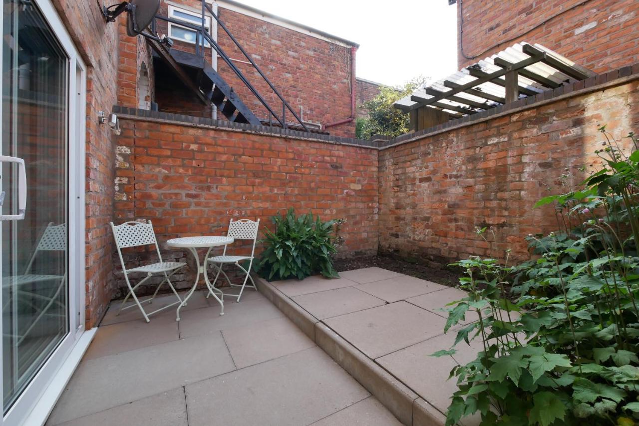 Crewe Short Lets 1 Victoria Court, Crewe Apartment Exterior photo