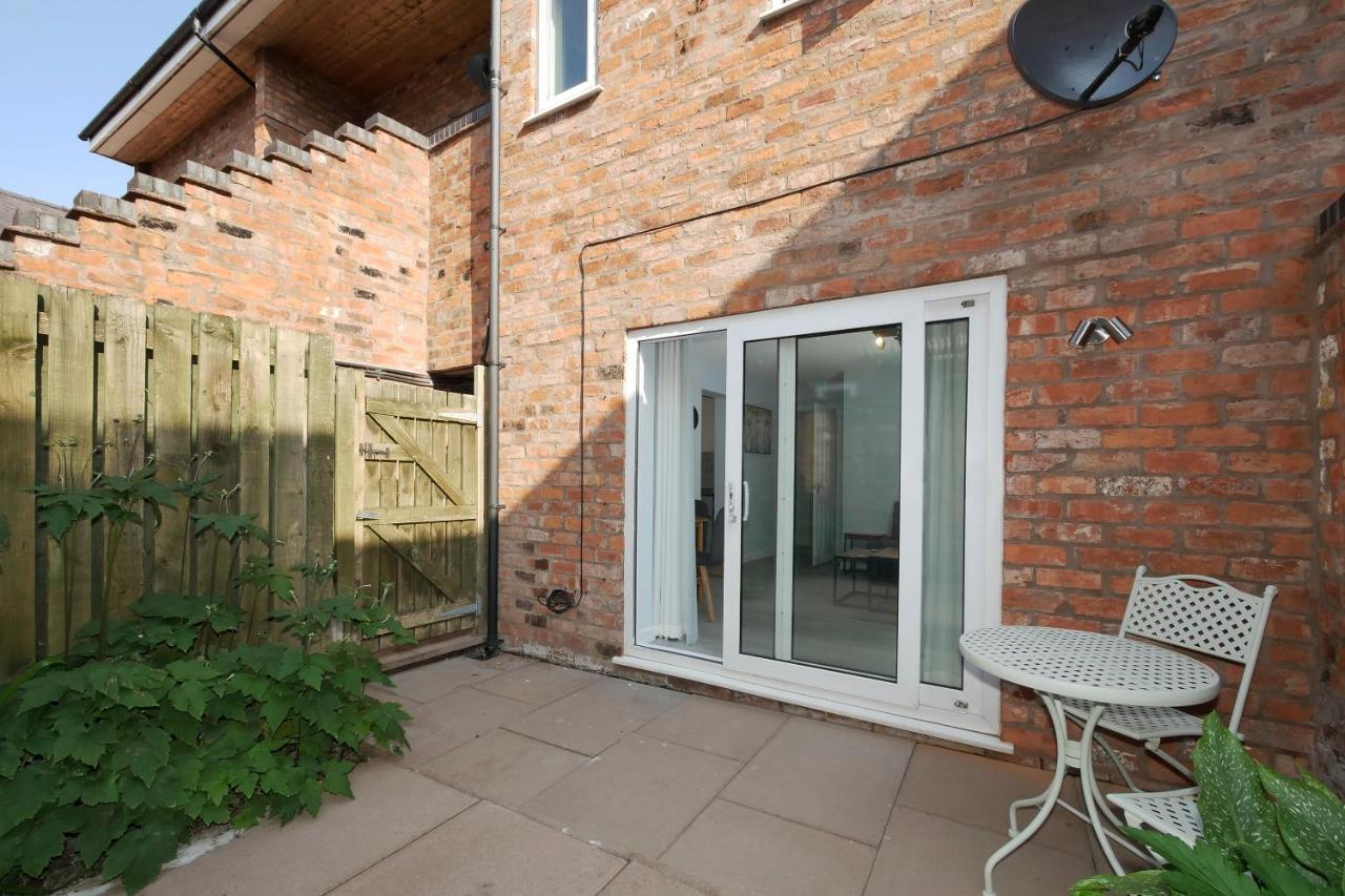 Crewe Short Lets 1 Victoria Court, Crewe Apartment Exterior photo