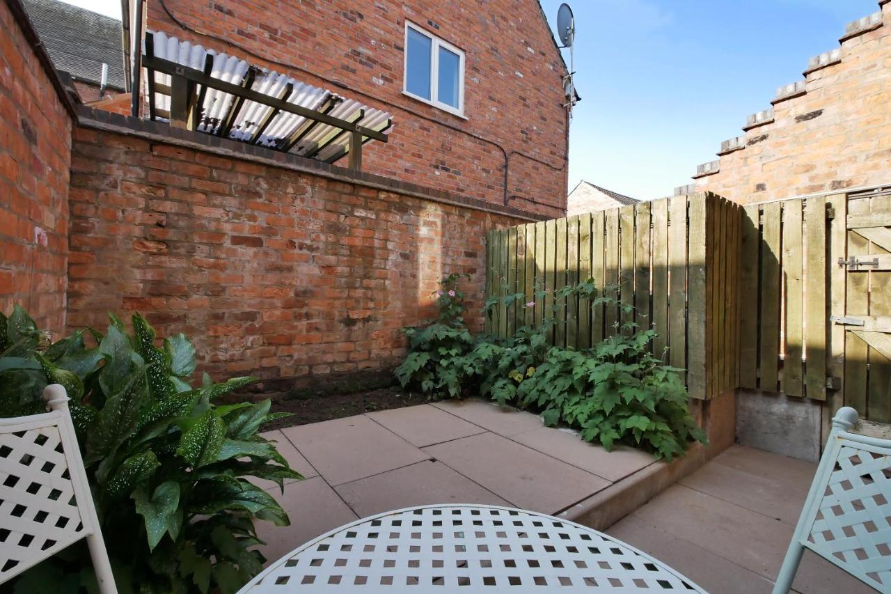 Crewe Short Lets 1 Victoria Court, Crewe Apartment Exterior photo